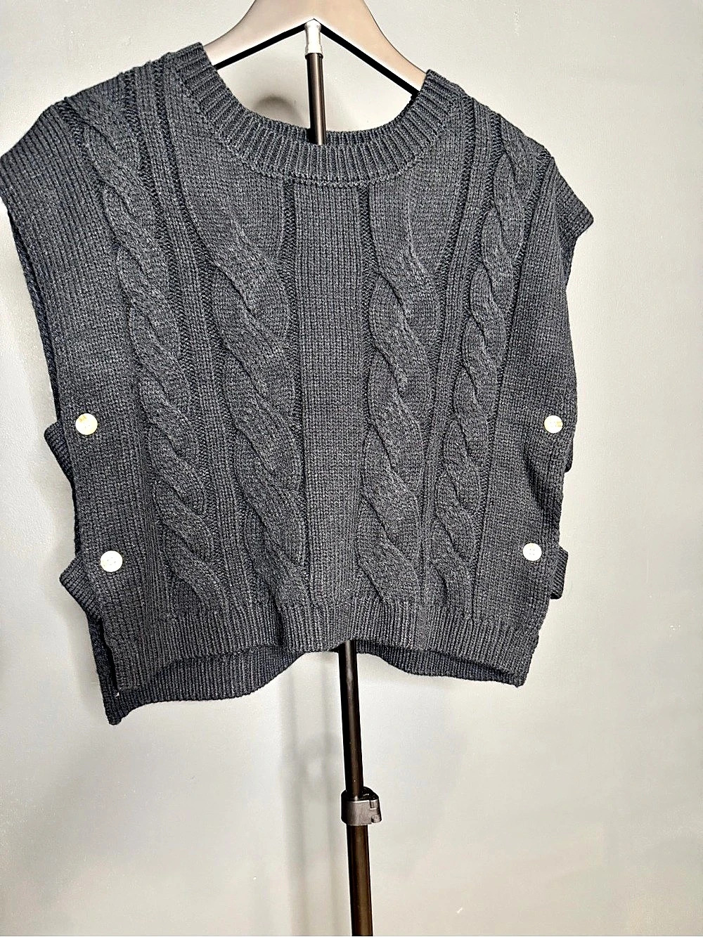 HYFVE Sleeveless Oversized Cable Knit Sweater Vest Cable Knit Side-Button